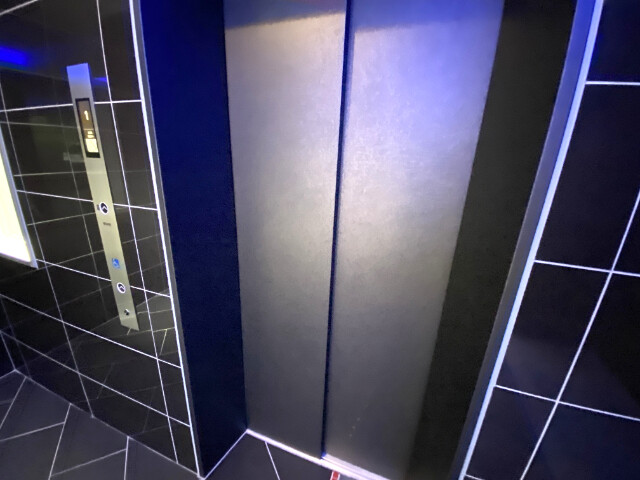 エントランス　エレベーターです！