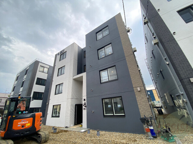 建物外観　西区八軒３条「８３Ｗ２（Ｂ）ＨＡＣＨＩＳＡＮＷＥＳＴＮＹ」
