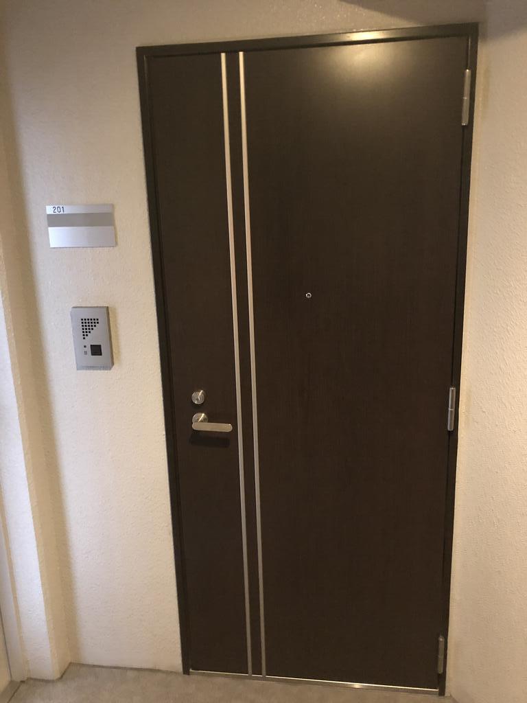 玄関　※別部屋参考写真