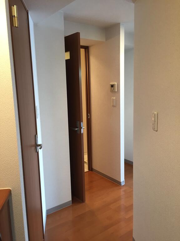 玄関　※別部屋参考写真