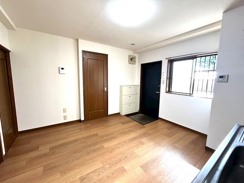 プレズントハイツ麻生2号館の居間写真