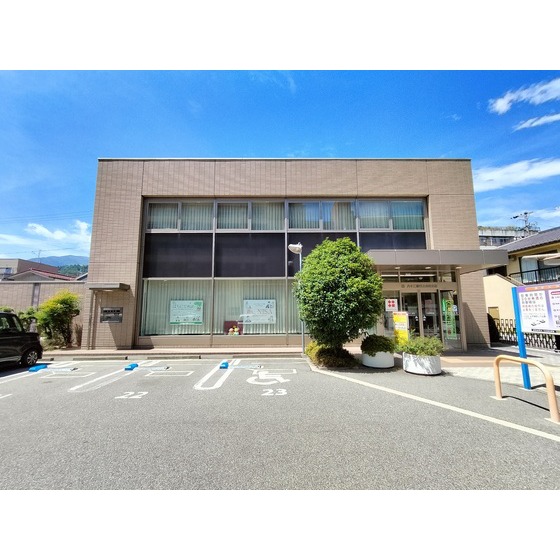 銀行　八十二銀行上山田支店（銀行）まで1049m
