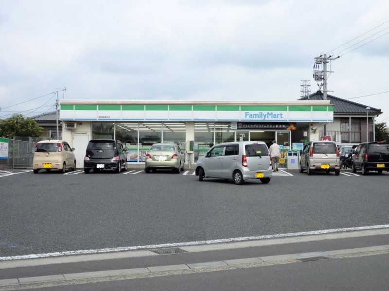 コンビニ　ファミリーマート（コンビニ）まで415m