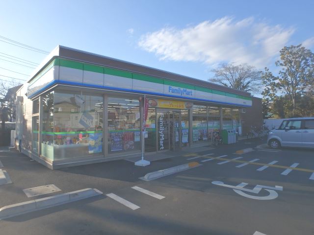 コンビニ　ファミリーマート（コンビニ）まで230m