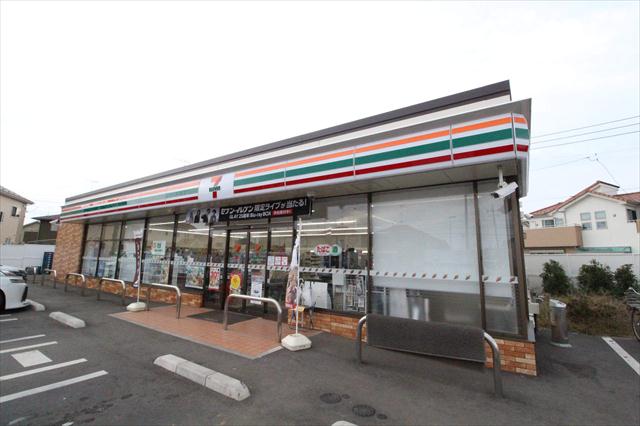 コンビニ　セブンイレブン（コンビニ）まで300m