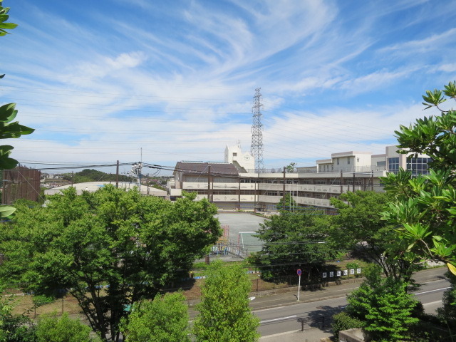 小学校　東山田小学校（小学校）まで900m