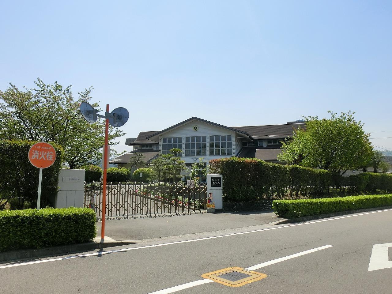 小学校　新居浜市立宮西小学校（小学校）まで650m