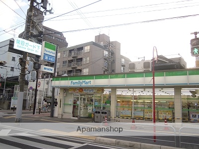 コンビニ　ファミリーマート（コンビニ）まで300m