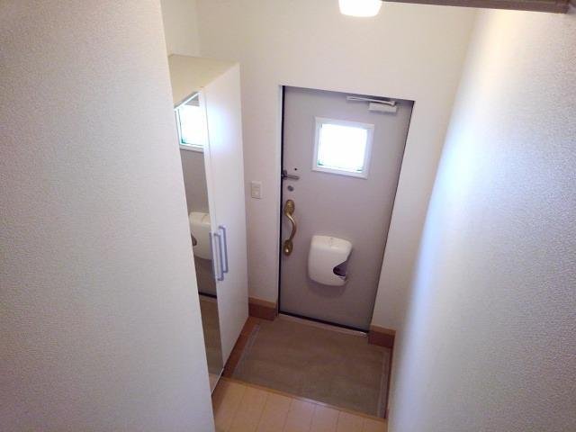 玄関　収納もある玄関です
