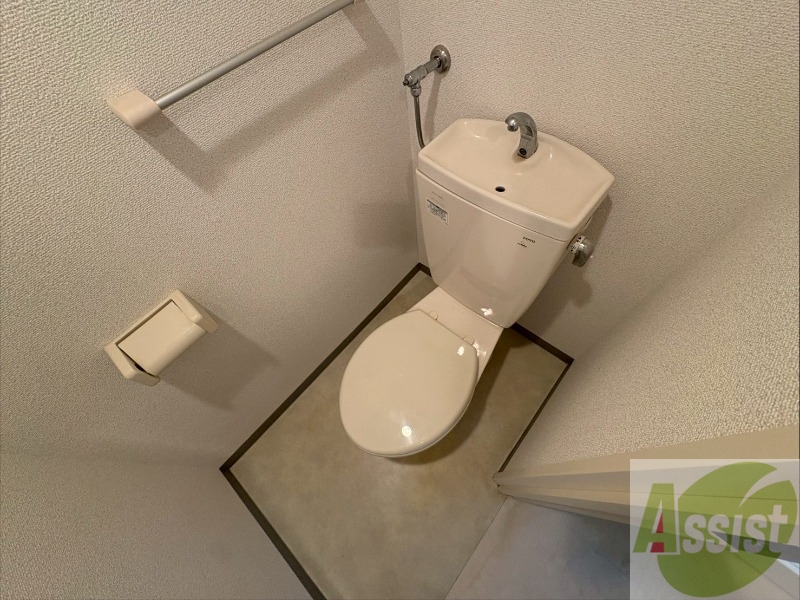 トイレ　こちらはトイレです。清潔感があり、安心して使用できます。