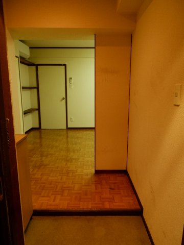 玄関　間口がひろくつかいやすい玄関です　※クリーニング前