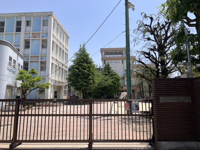 小学校　八幡小学校（小学校）まで400m