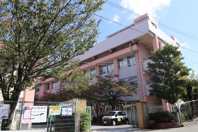 小学校　福岡市立東若久小学校（小学校）まで800m