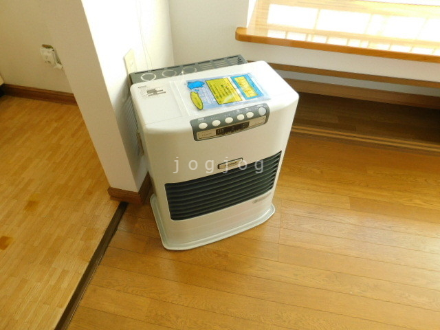 その他設備　冬はあったか石油ストーブです。