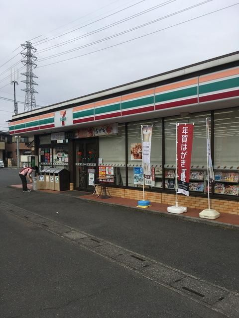 コンビニ　セブンイレブン上尾泉台1丁目店（コンビニ）まで833m