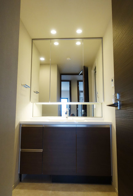 洗面設備　※写真は同タイプ住戸です。