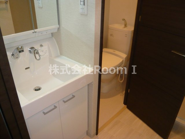 洗面設備　使いやすい独立洗面台です