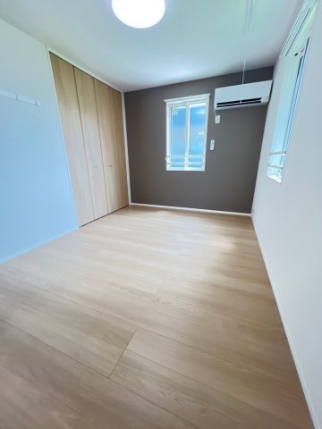 その他部屋・スペース　広くて明るい寝室