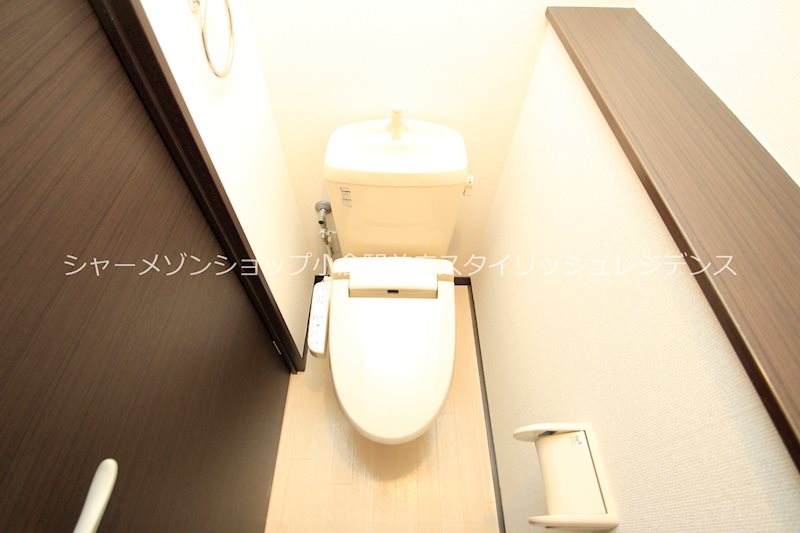 トイレ　温水洗浄便座付き