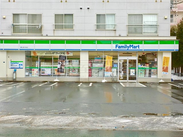 コンビニ　ファミリーマート（コンビニ）まで367m