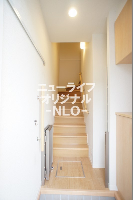 玄関　ワンちゃんの飛び出しを防ぐペットゲートがあります☆