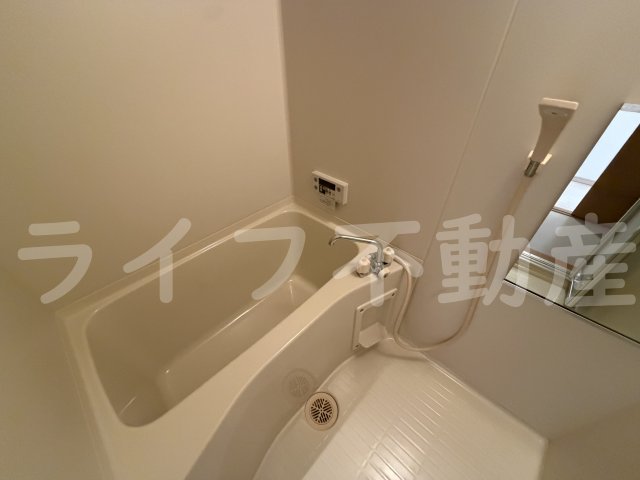 バス・シャワールーム　コンパクトで使いやすいお風呂です