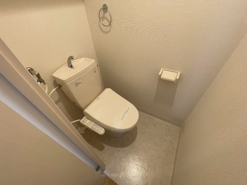 トイレ　トイレです。ウォシュレット付を探している方、おすすめです。