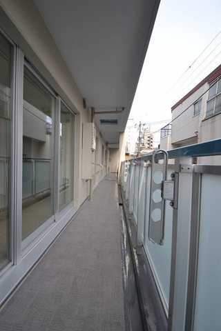 バルコニー　広々としたバルコニー