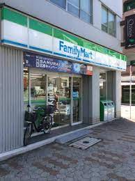 コンビニ　ファミリーマート 上大崎三丁目店（コンビニ）まで222m
