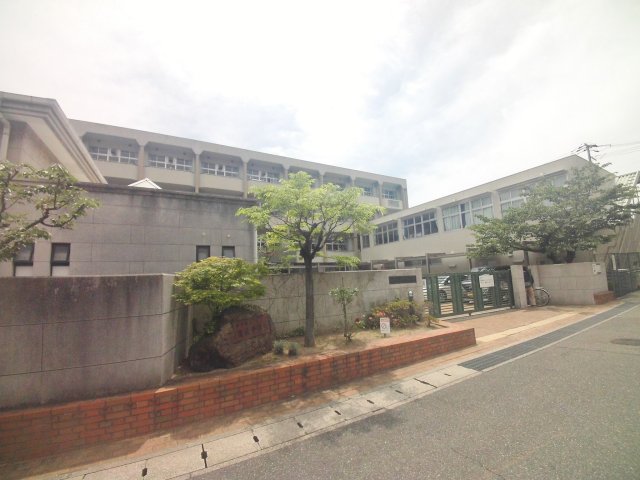 中学校　神戸市立鷹匠中学校（中学校）まで1400m