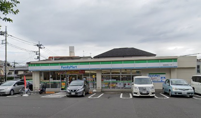 コンビニ　ファミリーマート（コンビニ）まで242m