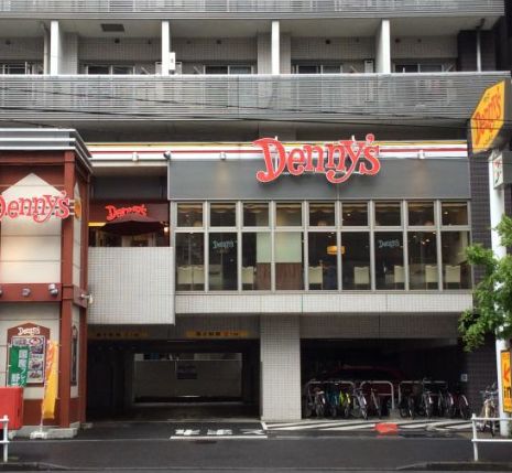 飲食店　デニーズ新宿山吹町店（飲食店）まで505m