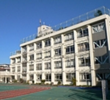 小学校　新宿区立戸塚第三小学校（小学校）まで157m
