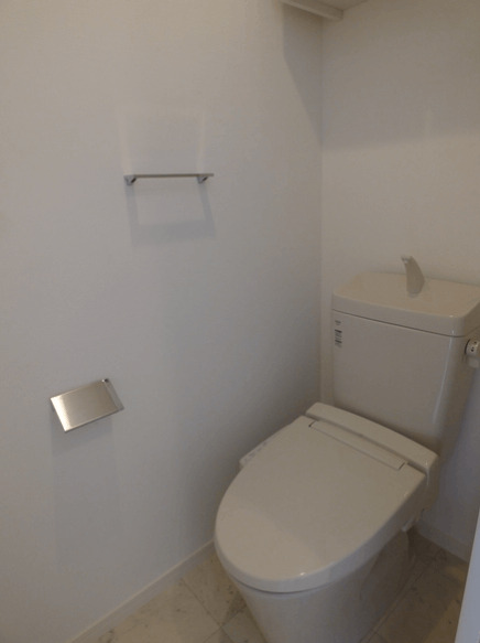 トイレ　※反転タイプのお部屋の写真となります
