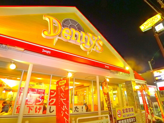 飲食店　デニーズ（飲食店）まで810m