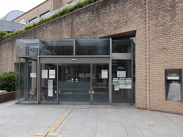 図書館　市川市中央図書館（図書館）まで814m