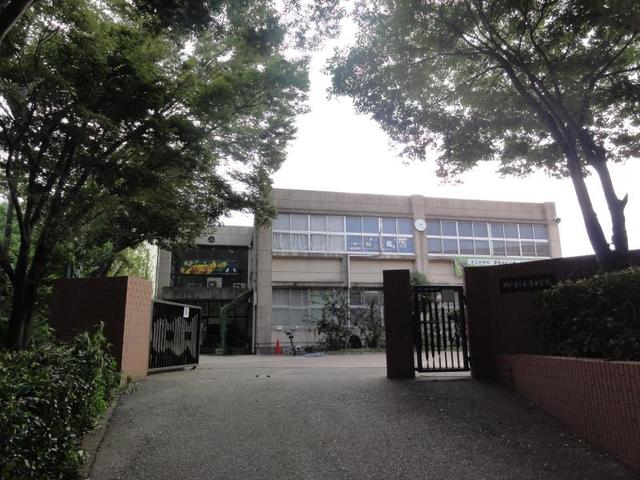 中学校　神戸市立玉津中学校（中学校）まで1104m