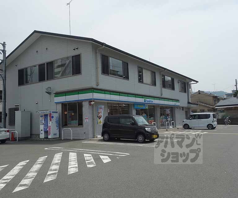 コンビニ　ファミリーマート京都山科三条店（コンビニ）まで168m