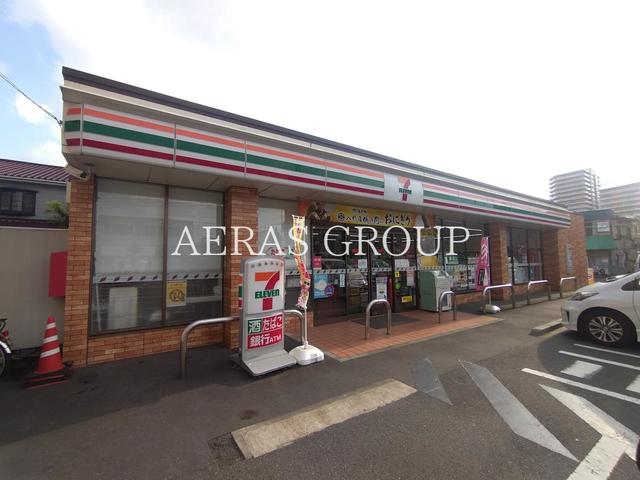 コンビニ　セブン-イレブン 足立六月３丁目店（コンビニ）まで374m