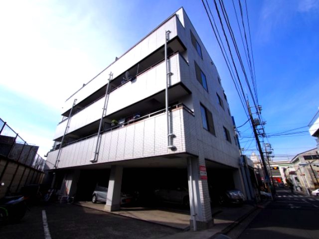 建物外観　鉄骨造４階建てマンション
