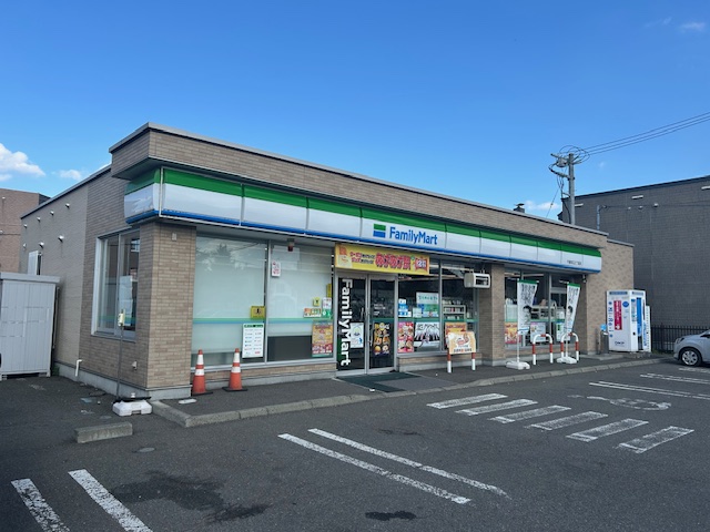 コンビニ　ファミリーマート千歳末広2丁目店（コンビニ）まで353m