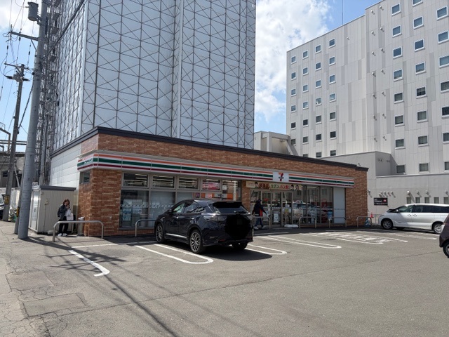 コンビニ　セブンイレブン千歳末広店（コンビニ）まで518m