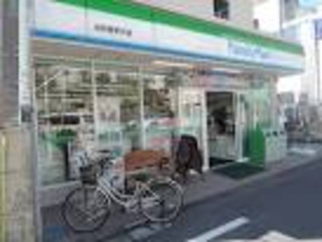 コンビニ　ファミリーマート南新宿駅前店（コンビニ）まで122m