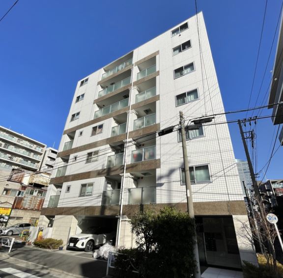 建物外観　★外壁タイル張り、重厚感のある外観★