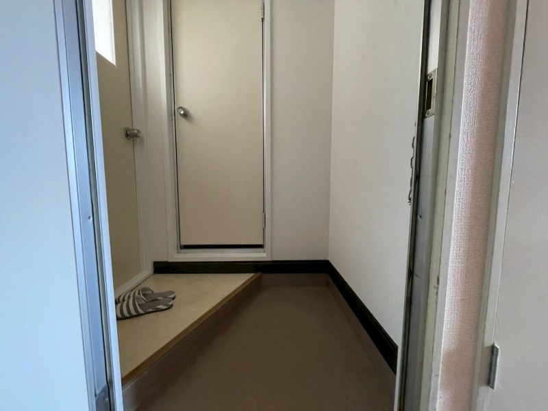 玄関　玄関から見た景色はこちらです。イメージできますか。
