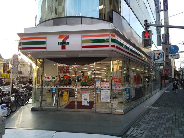 コンビニ　セブンイレブン京急蒲田駅前店（コンビニ）まで160m