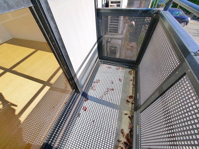 その他　外からの目が気にならないテラスで洗濯物が干せます