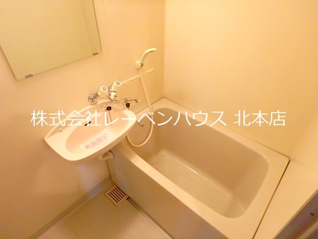 バス・シャワールーム　同物件2階の部屋参考写真