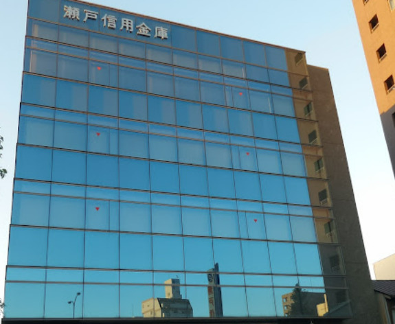 銀行　瀬戸信用金庫名古屋支店（銀行）まで304m
