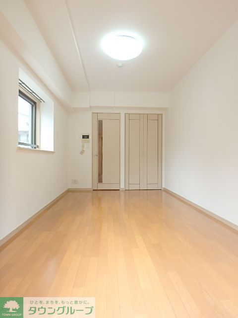 その他部屋・スペース　8.7帖　出窓付き